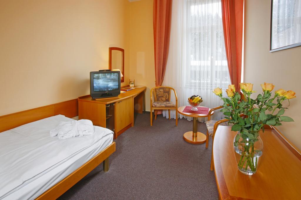 Ensana Hvezda - Imperial - Neapol Hotel Marianske Lazne Ngoại thất bức ảnh