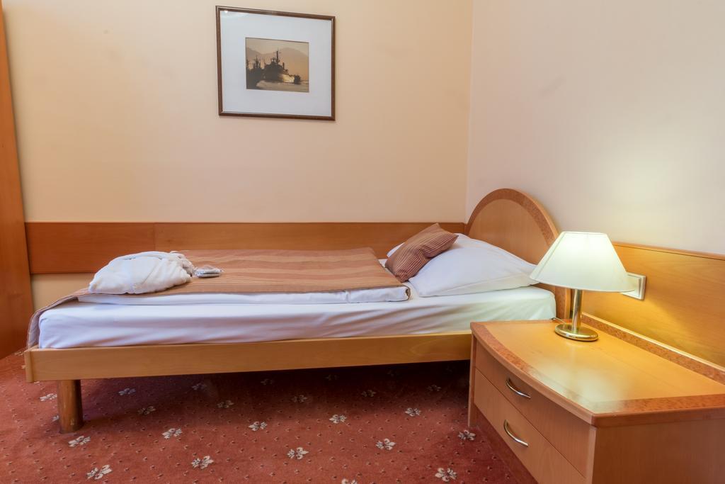 Ensana Hvezda - Imperial - Neapol Hotel Marianske Lazne Ngoại thất bức ảnh