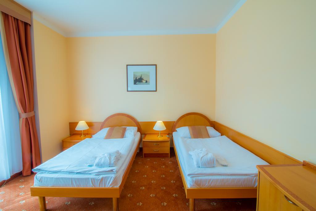 Ensana Hvezda - Imperial - Neapol Hotel Marianske Lazne Ngoại thất bức ảnh