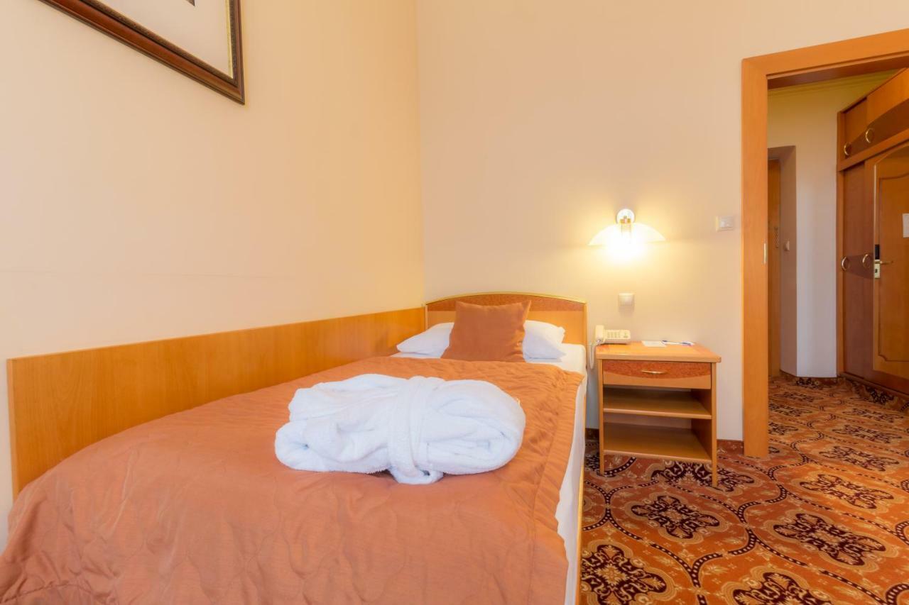 Ensana Hvezda - Imperial - Neapol Hotel Marianske Lazne Ngoại thất bức ảnh